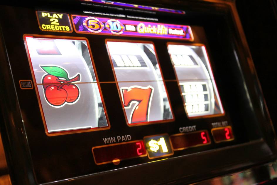 Live Casino Games vs RNG-Based Games: Which is Better?